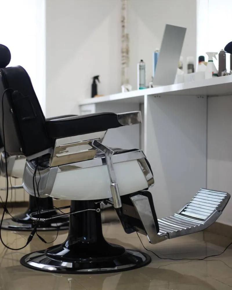 Posturile de lucru din salonul LOST Hair Studio